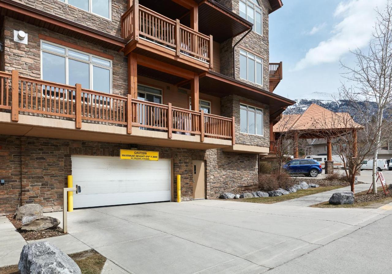 Rocky Ridge - Great Mountain Views With Open Hot Tub And Outdoor Heated Pool * Canmore